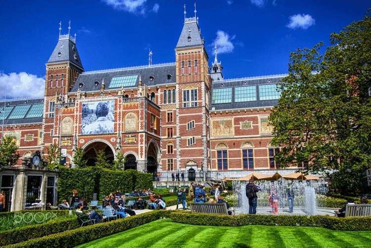 Rijksmuseum threatened by Indonesian exhibition.