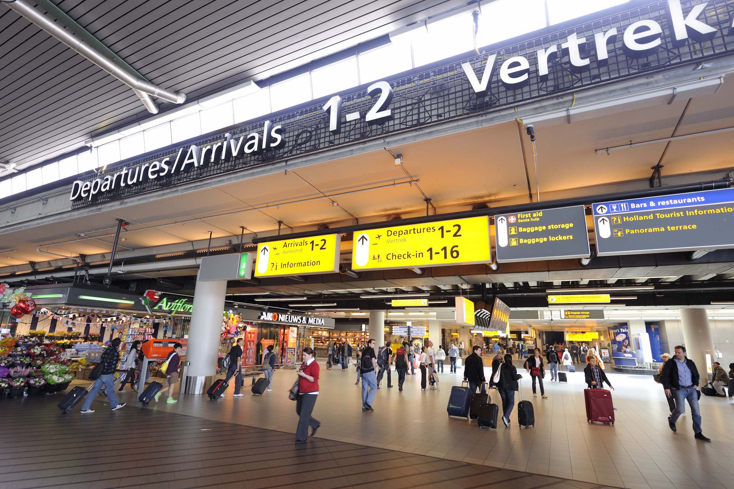 Long queues will continue to continue at Schiphol Airport