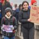 Hungary: Teachers protesting wages form 10km human chain in Budapest