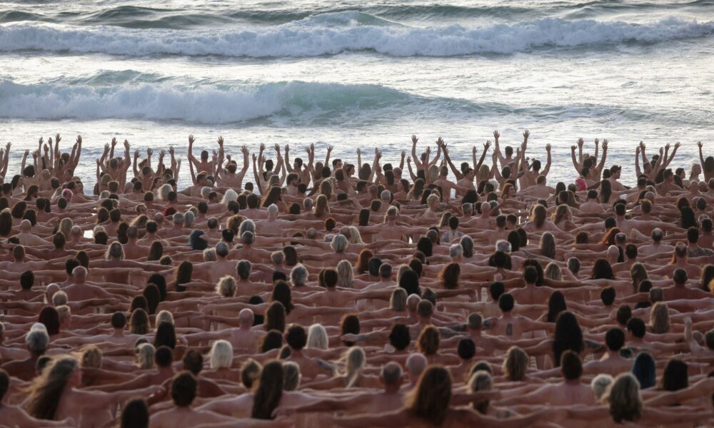 Naked Beach Crowd - Hundreds of nudes meet on the beach for cancer awareness in Australia -  Amsterdam Daily News Netherlands & Europe