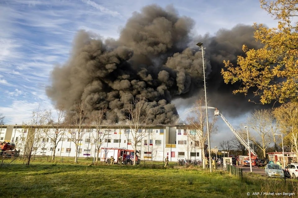 Video: Big fire in apartment in Amsterdam