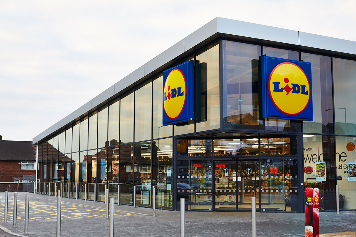 Lidl no longer wants to use airplanes to transport fruit and vegetables