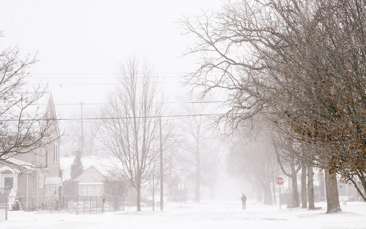 Dozens of people died in the USA from the freezing cold thousands of homes were left without electricity 1