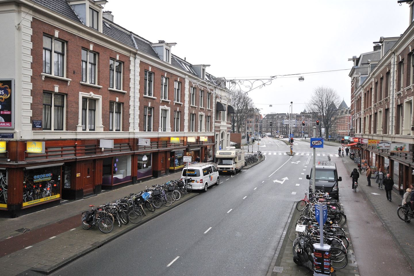 Driver flees in accident with dead and injured in Amsterdam