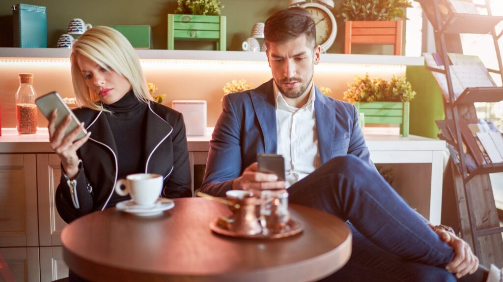 10 Phubbing Detox Techniques to Enhance Your Relationship