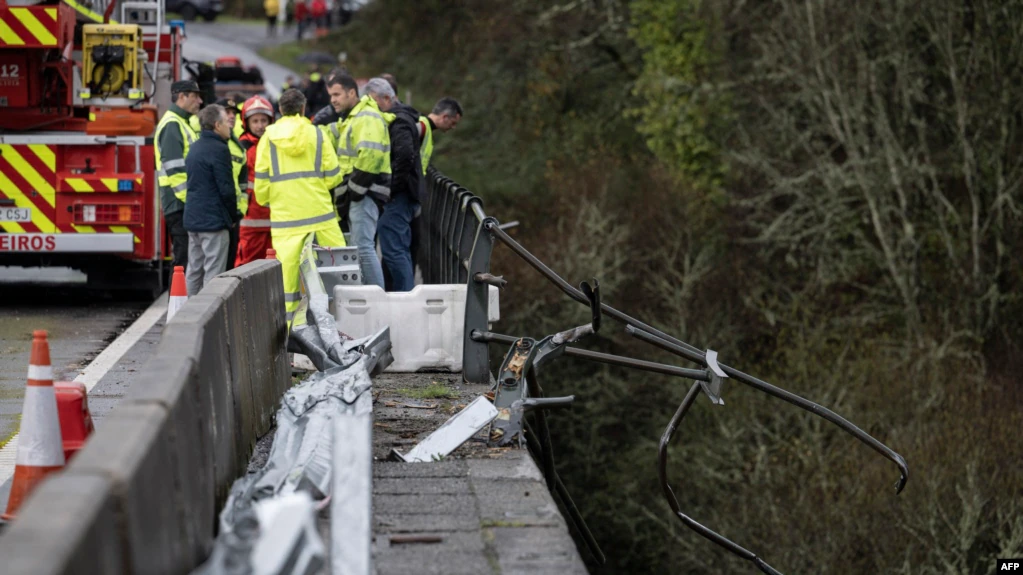 Passenger bus flew into the river in Spain There are dead and injured