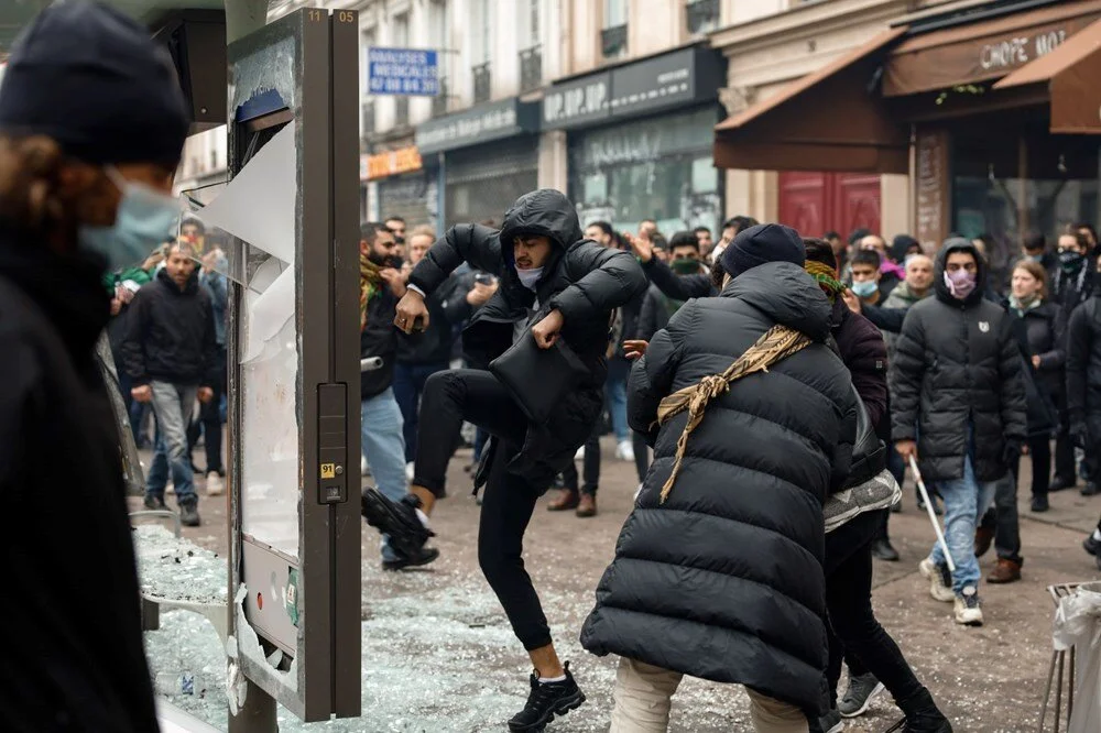 Protests in France spread to another country 2