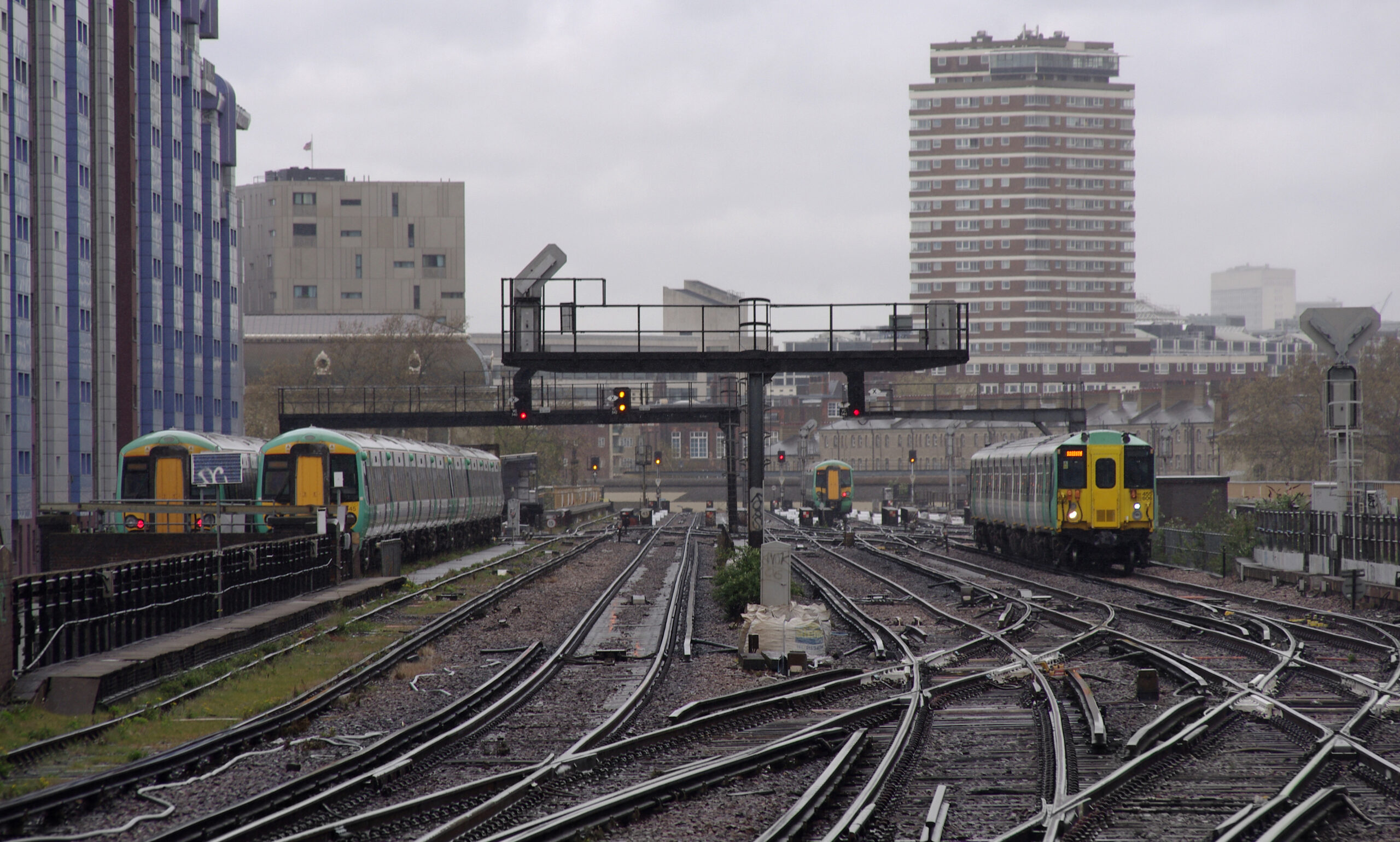 Railway workers strike continues in England