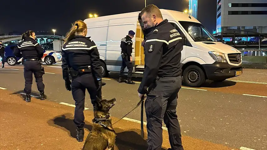 Courier left his car full of packages at Schiphol airport and boarded the plane