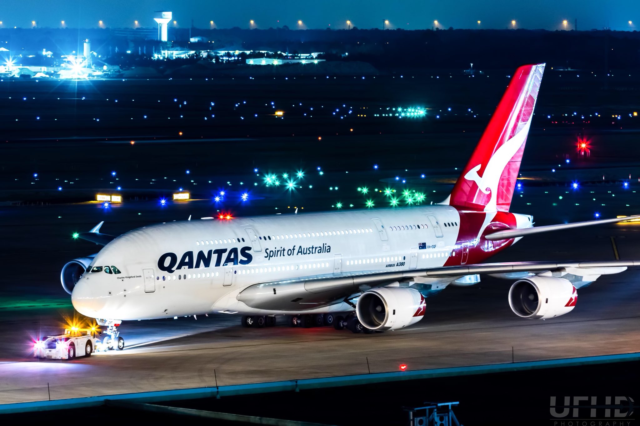 Passenger plane makes emergency landing in Australia