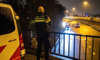 Person who jumped from viaduct in Rotterdam died after being under police car