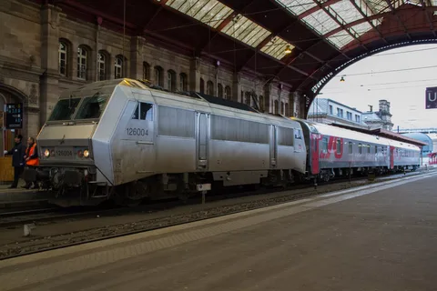 Pregnant woman gives birth on high speed train in France