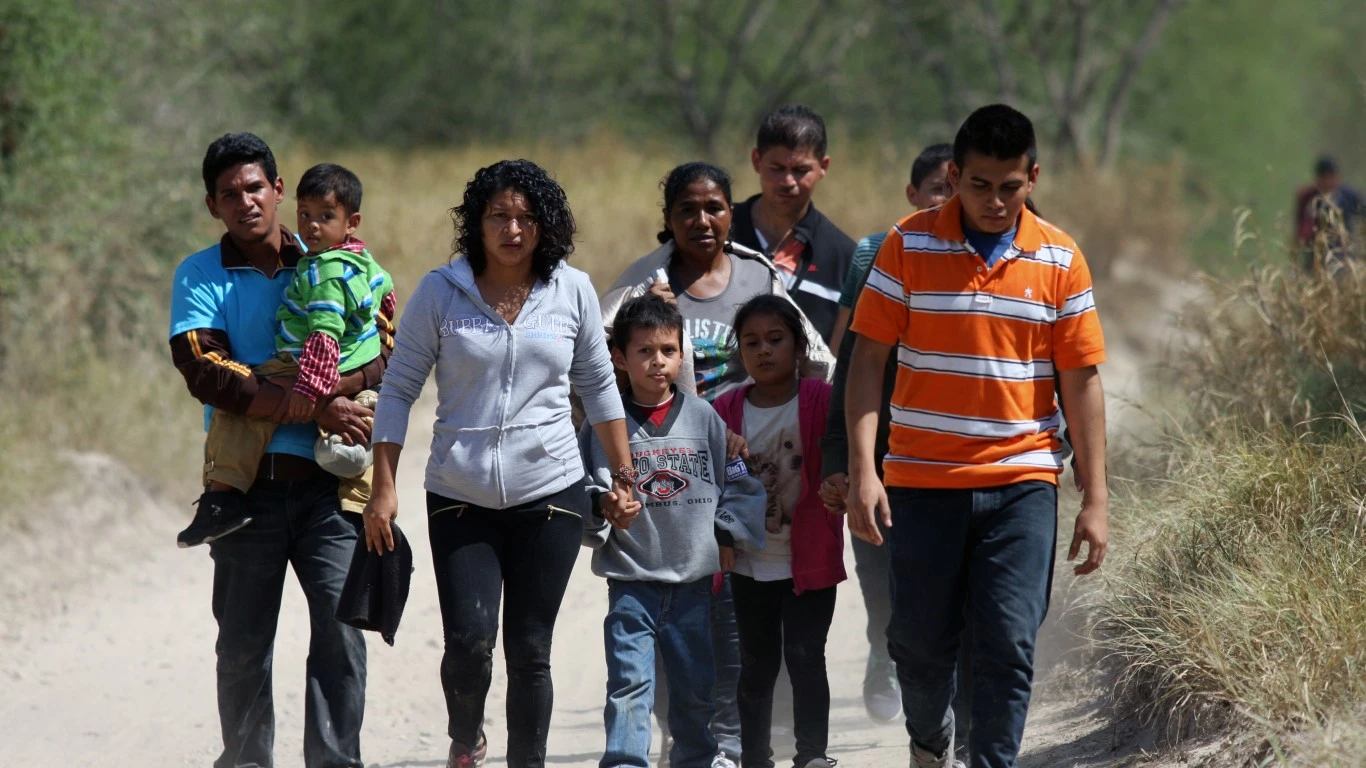 The influx of irregular migrants from the Canadian border to the USA increased by 743