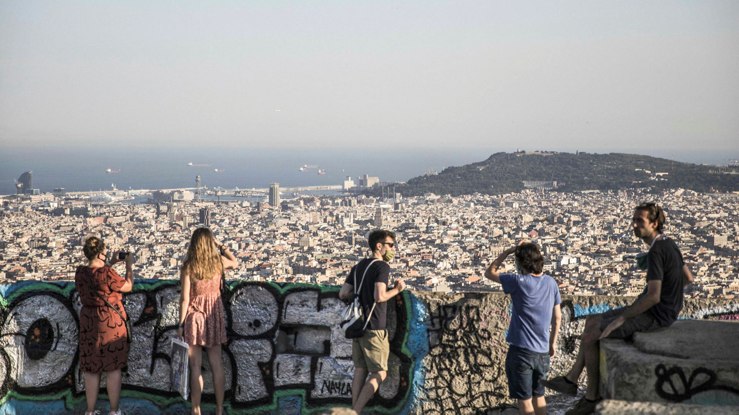 The number of unemployed in Spain fell to the lowest level in the last 15 years