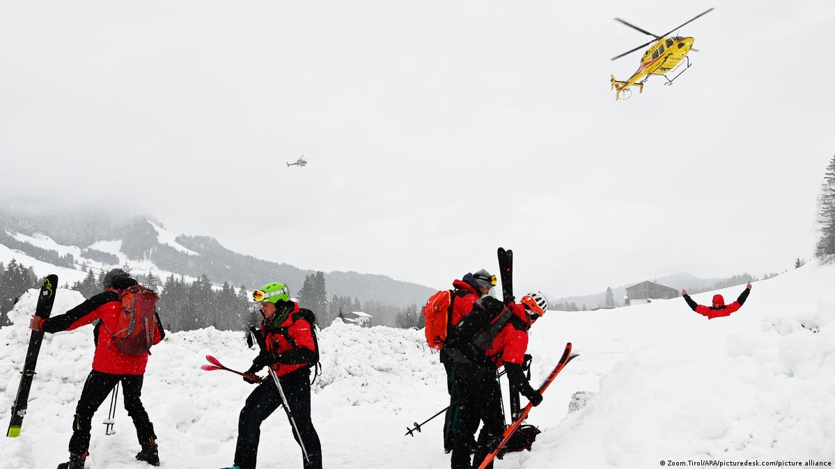 5 people killed by avalanche in Austria