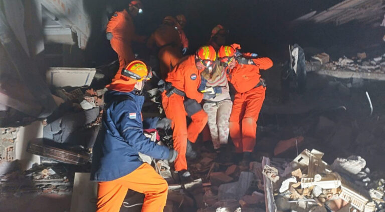 Dutch earthquake relief team USAR leaves the area - Amsterdam Daily ...