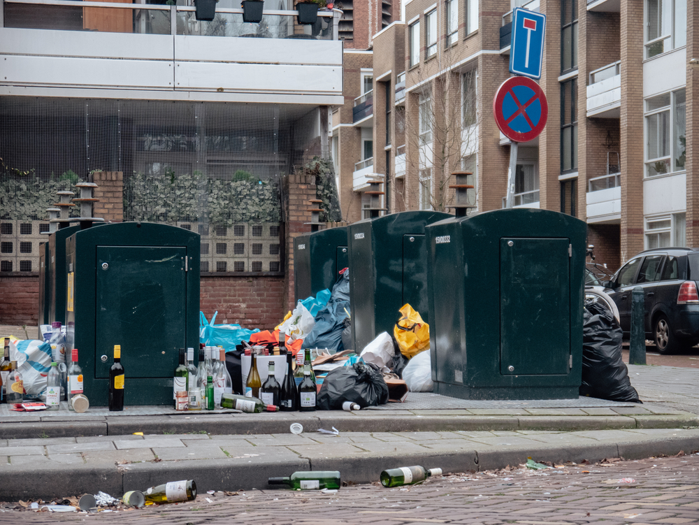 Garbage piles up in Amsterdam town center on first day of strike 2