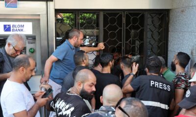 Lebanese who could not withdraw their money attacked the banks