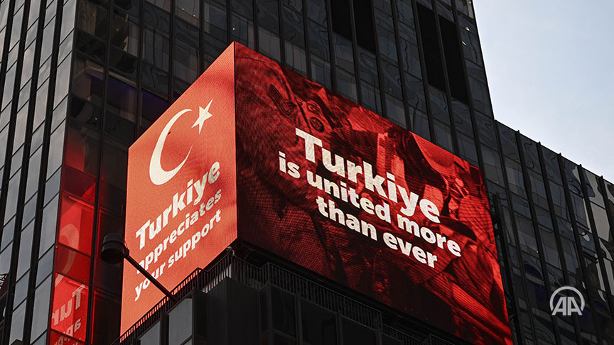 Messages for those who lost their lives in earthquakes in Turkey in NY Times Square