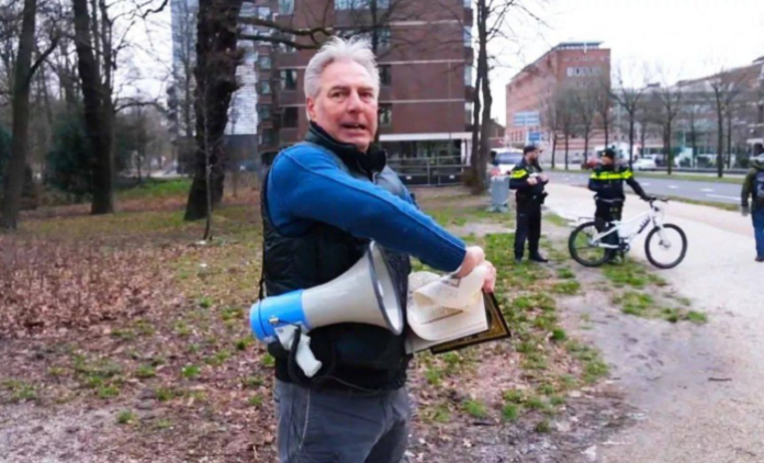 Wagensveld leader of the PEGIDA movement in the Netherlands tore up the Quran again