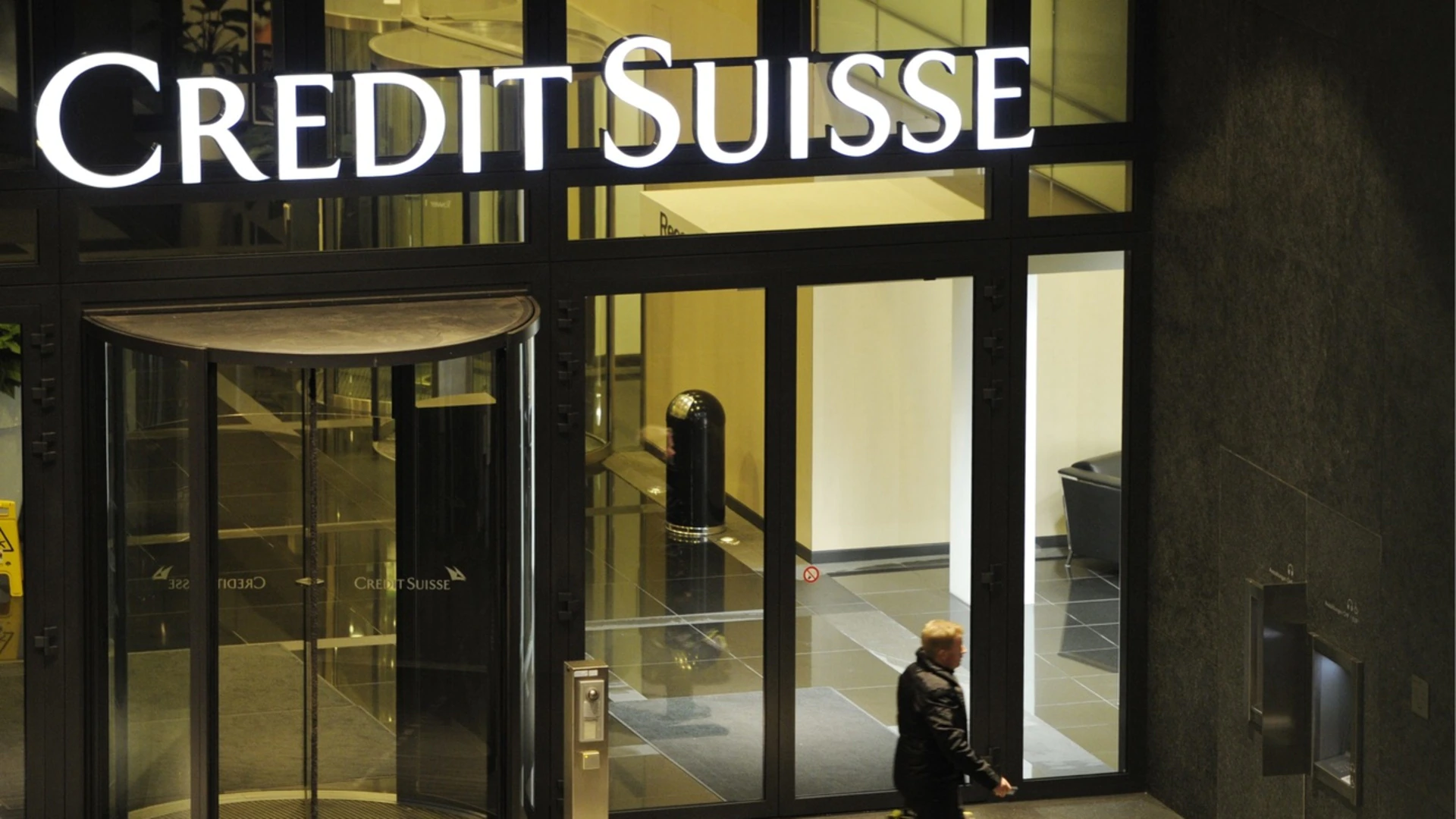 Credit Suisse to lay off tens of thousands of jobs