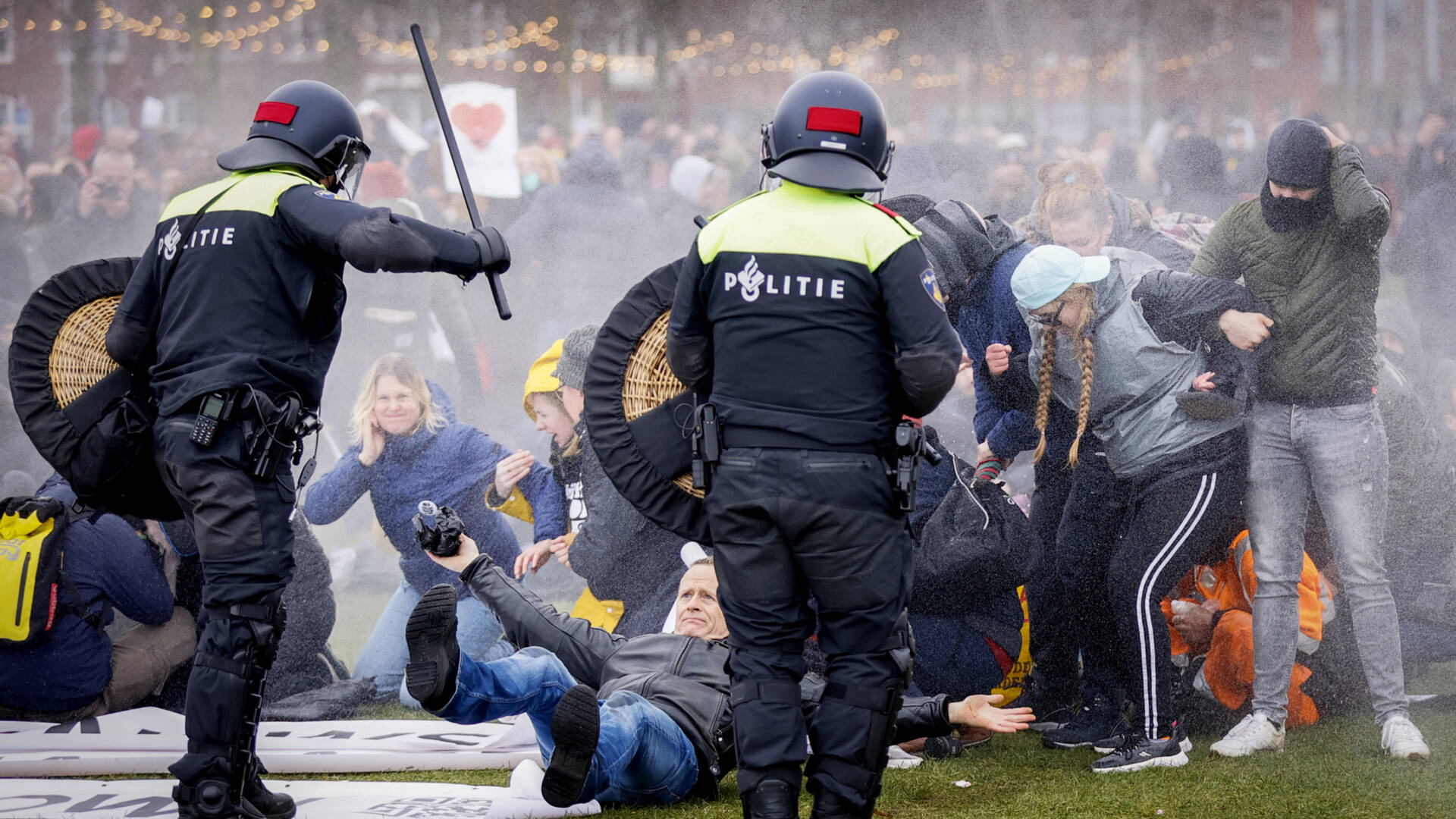 Dutch mayor threatens to use military equipment to contain farmer protests and climate activists