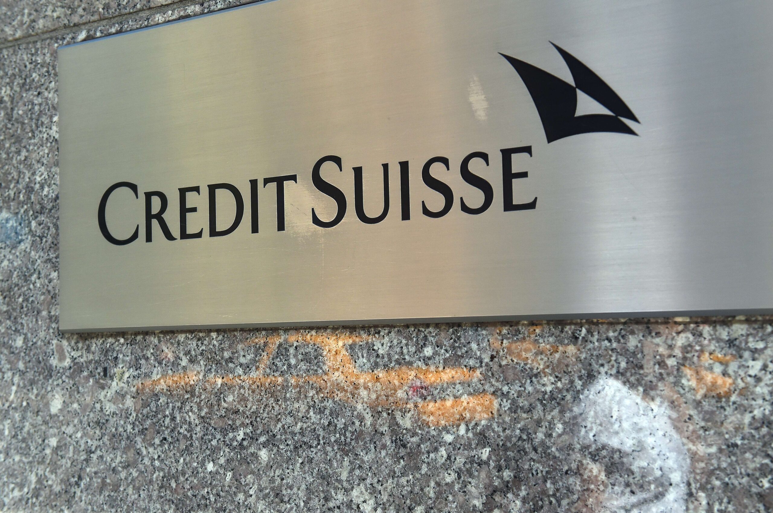 Tens of thousands of bankers working at Credit Suisse are planned to be laid off.