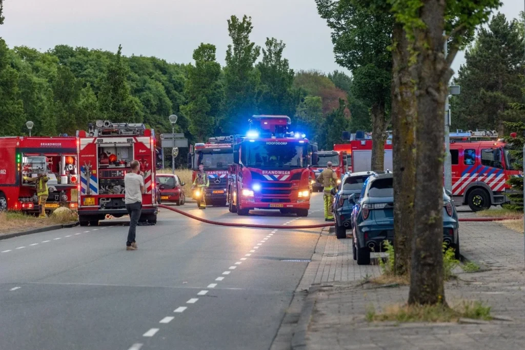 Fierce fire in business premises Waarderpolder quickly extinguished 2