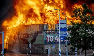 Large fire in Keileweg warehouse in Rotterdam West close windows and doors