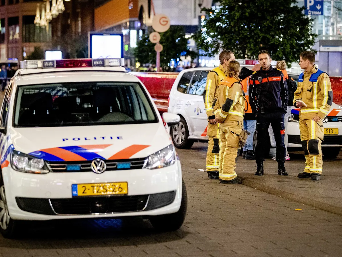 Man shot dead in car in The Hague police are still looking for a suspect