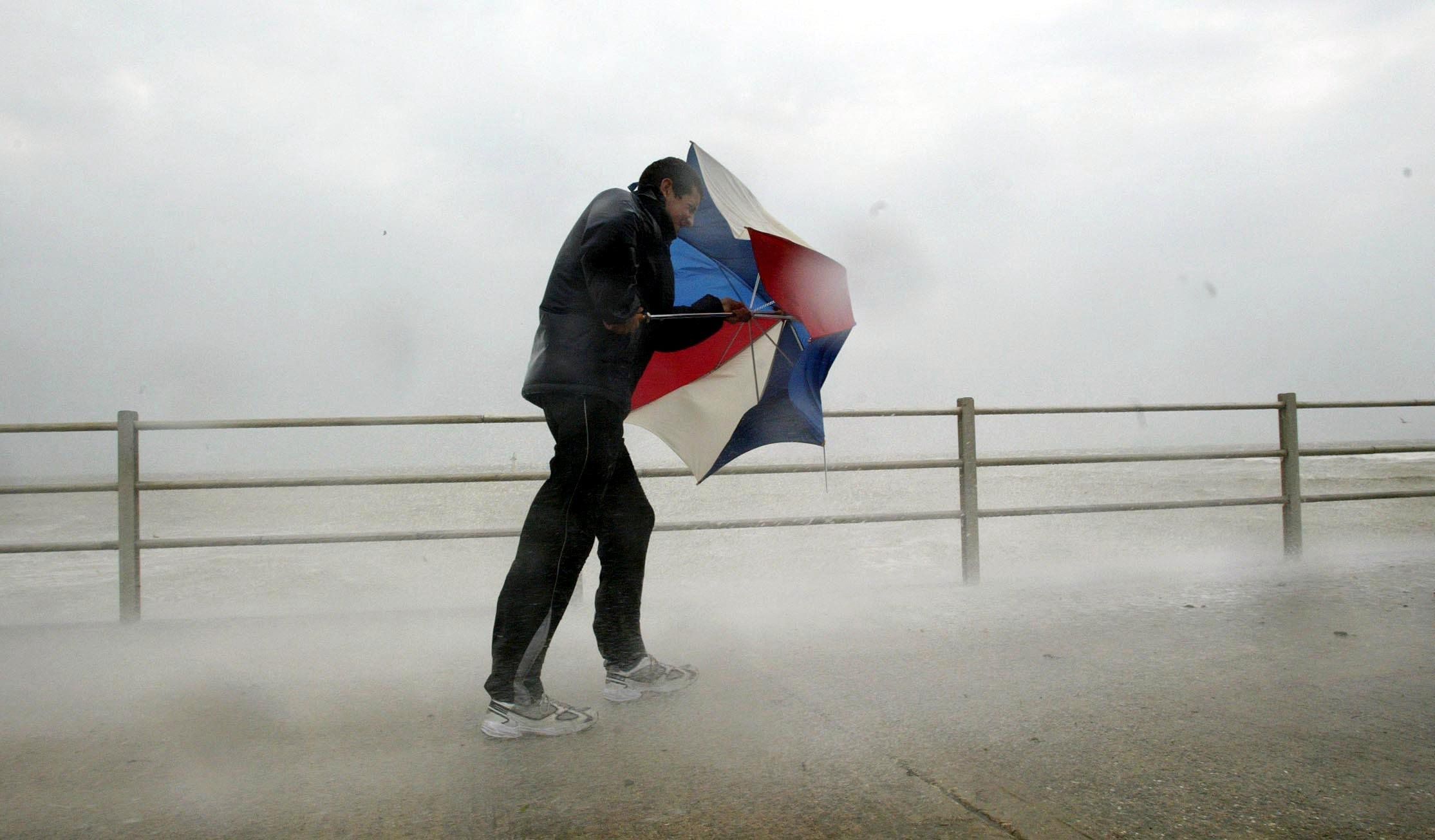 Severe storm in the Netherlands Some flights and trains canceled